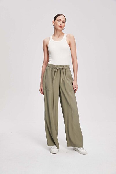 Livia Women's Wide-Leg Plain Trousers