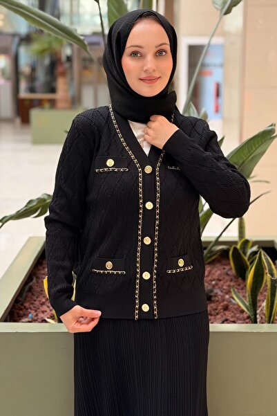 Ghisa V-Neck Knitwear Cardigan with Chain and Gold Snap Button Detail