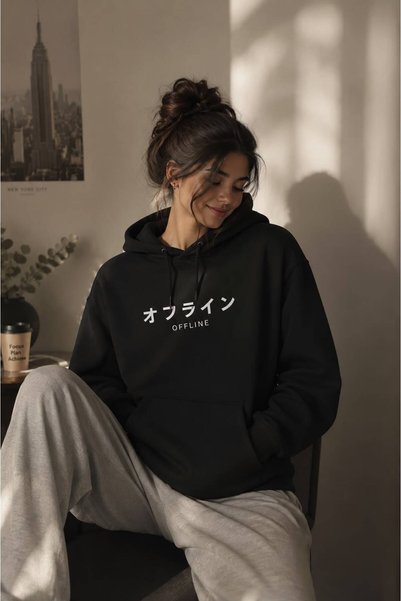 JANTIL MODA Черен унисекс овърсайз суитшърт с качулка, с триконечен шев, щамп...