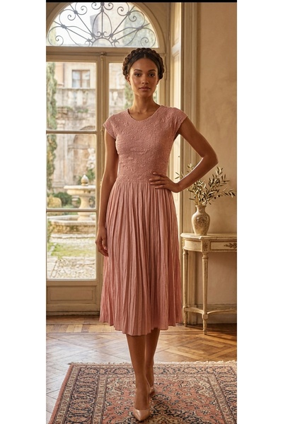 Generic Brand Soft and Comfortable Free-Size Dress, Elegant and Modern, Featu...
