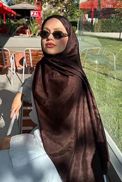 Madame Polo Monogram jacquard shawl - bitter brown