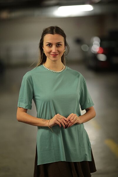 Yırtmaçlı Oversize T-shirt Kadın