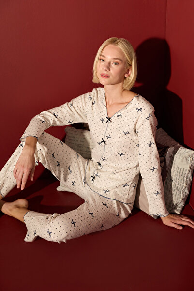 Fulla Moda Puantiyeli Fiyonklu V Yaka Pijama Takımı