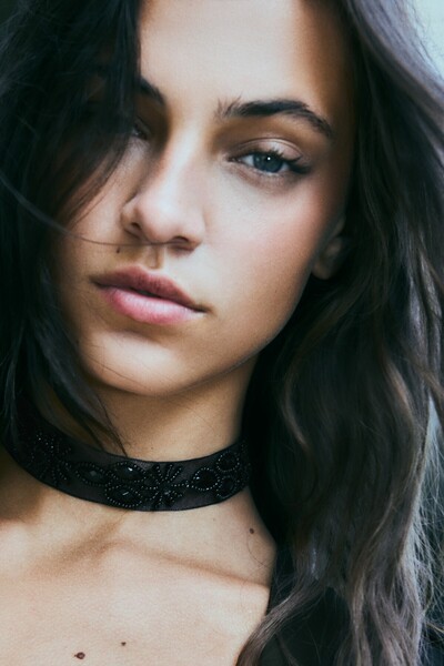 Bershka İşlemeli çiçek dokuma choker kolye