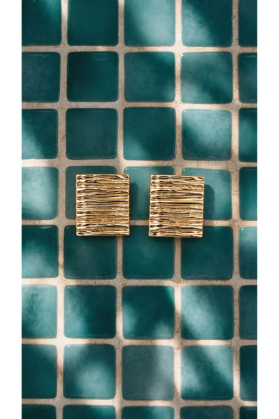 Aura Collection Velora Dokulu Kare Gold Küpe