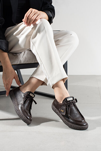 dericia shoes حذاء رياضي نسائي من الجلد الطبيعي باللون البني من Royce