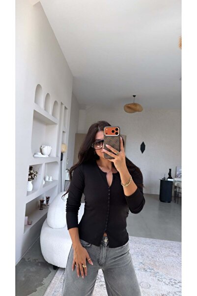 Buket Teke Siyah Düğmeli Uzun Kol Ribana Bluz