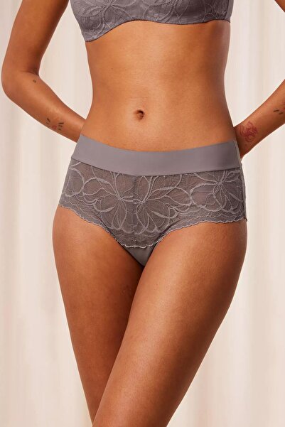 Triumph Body Make-Up Dantelă Iluzie Shorty 44