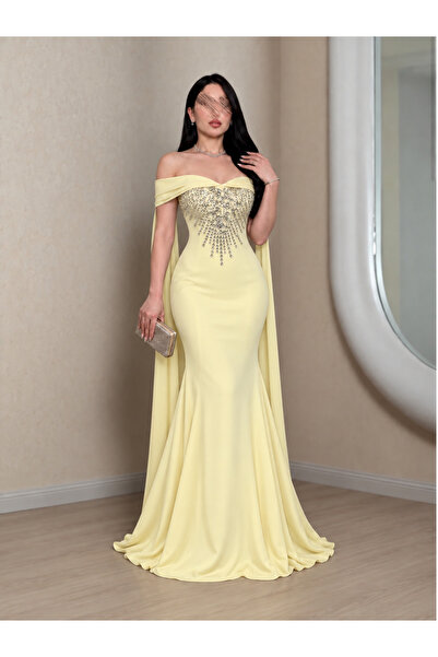 jory-fashion فستان سهرة ماكسي أصفر فاتح بقصة أوف شولدر وتطريز كريستال وقصة حورية