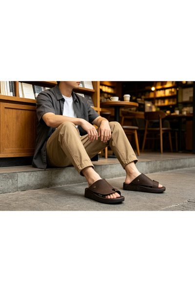huanhuiwa صنادل رجالية بحلقة للأصابع ونعل سميك لزيادة الطول، شباشب كاجوال متع...