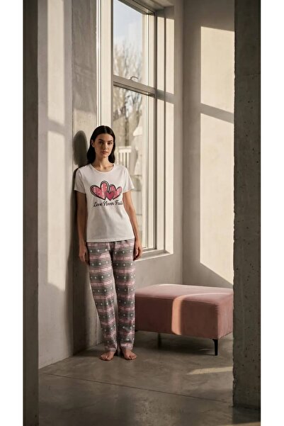 Eleganse Women's Pajama Set – Heart Patterned, Short Sleeves & Long Pants