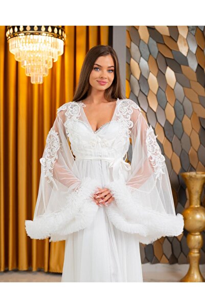 Loviana belle طقم ملابس نوم وروب طويل من الساتان بتصميم خاص وتفاصيل من التول ...