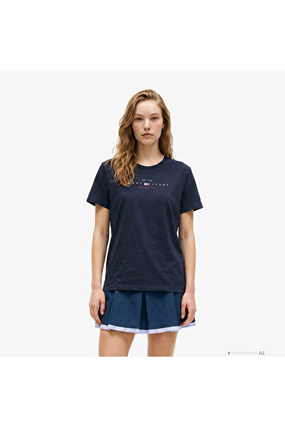 Tommy Hilfiger تي شيرت نسائي ذو رقبة دائرية وأكمام قصيرة ومقاس عادي باللون ال...