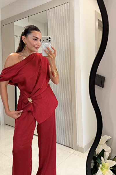 Gizem Ecemiş Maisie Kırmızı Asimetrik Tokalı Bluz