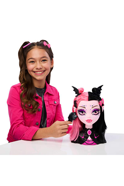 MONSTER HIGH DRACULAURA™ Saç Tasarımı Büstü