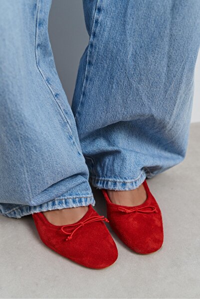 NİŞANTAŞI SHOES Esther Kırmızı Süet Deri Fiyonk Detay Blok Topuk Kadın Babet