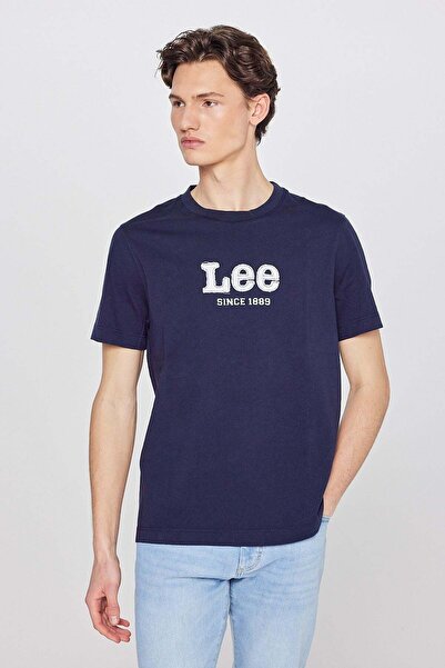 Lee %100 Pamuk Regular Fit Normal Kesim Bisiklet Yaka Aplikeli Tişört