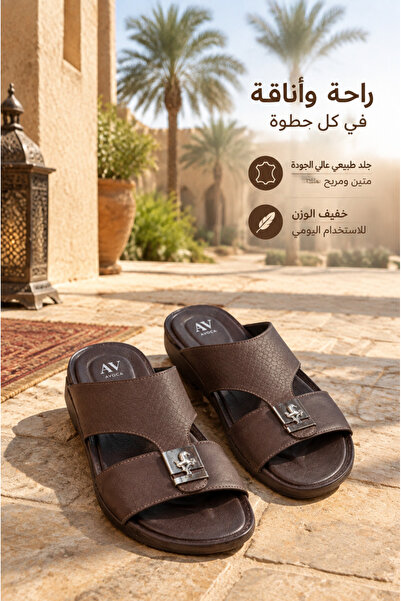 Generic Brand صنادل رجالية جلدية بحزام على شكل حرف T، مزينة بشعار حصان معدني ...