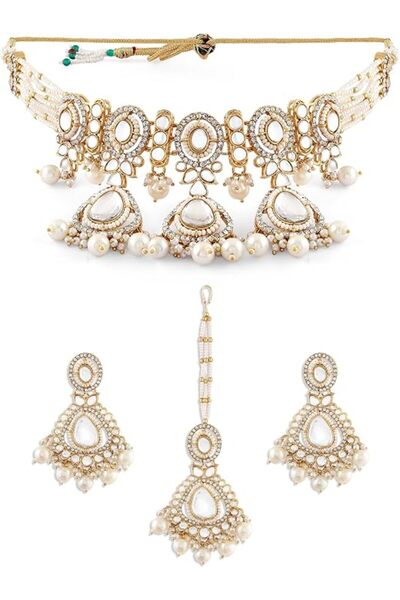 ZAVERI PEARLS طقم قلادة خرز متعددة الطبقات بلون ذهبي مرصعة بالأحجار المتلألئة...