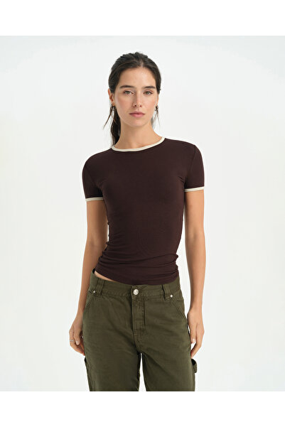 Ayma Active Brown Contrast Piping T-Shirt