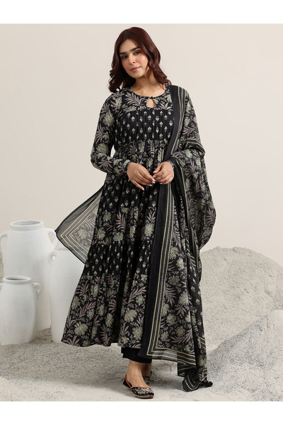 Libas By Styli طقم أناركالي قطني مطبوع باللون الأسود يتكون من كورتا وبنطلون و...