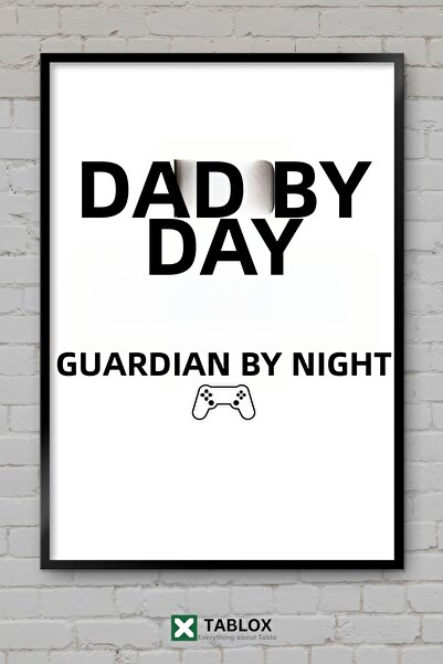 tablomaxtbx Dad Baba By Day Guardian Protector Family Αφίσα Τέχνης με Κορνίζα...