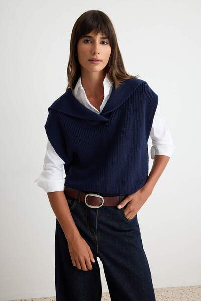 Trendyol Collection Navy Blue Cotton Collar Detailed Knit Sweater Twoaw27Sv00007