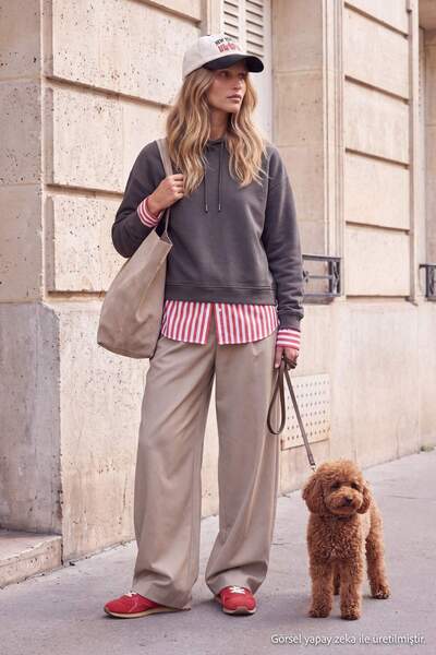 Trendyol Collection سويت شيرت محبوك بغطاء للرأس من أنثراسايت ناعم الملمس ذو ت...