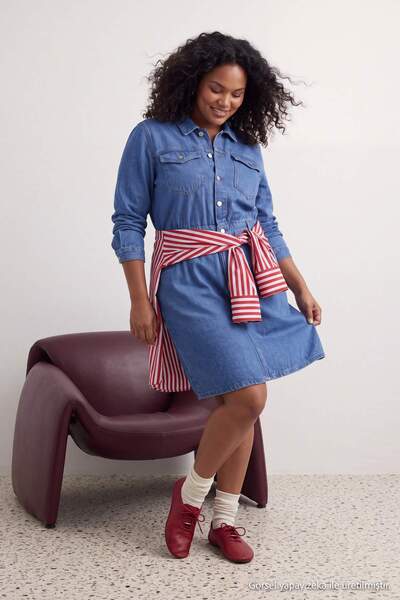 Trendyol Curve فستان من الدنيم الأزرق مقاس كبير TBBAW27AH00113