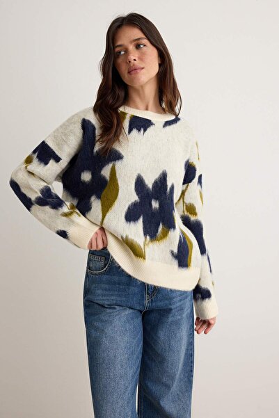 Trendyol Collection سترة تريكو ناعمة الملمس بنقشة الزهور من إكرو TWOAW27KZ00314