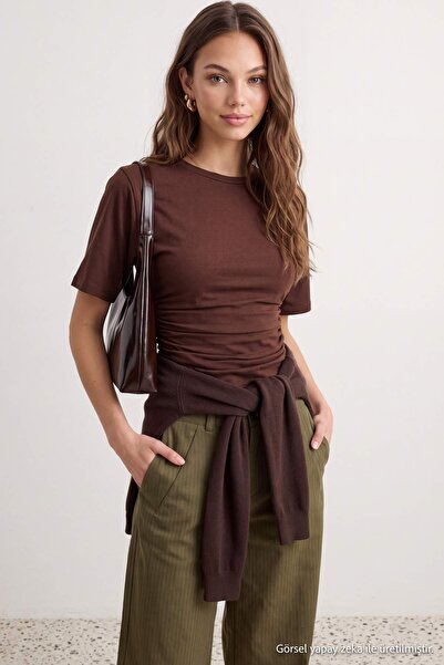Trendyol Collection Wardrobe Essentials - تيشيرت محبوك مرن باللون البني بقصة ...