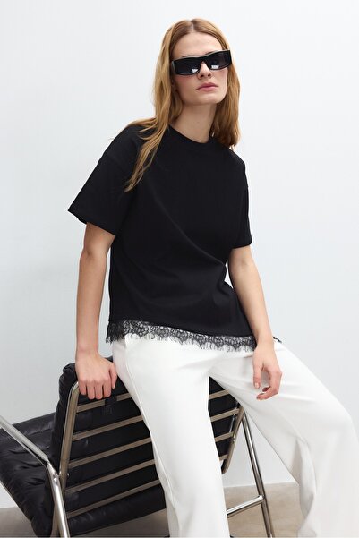 Stradivarius Kısa kollu dantelli etek ucu t-shirt