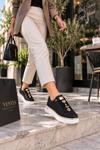 Ventes حذاء رياضي نسائي بنعل سميك - حذاء رياضي أنيق للاستخدام اليومي مع تفاصيل إكسسوارات من الحجر واللؤلؤ والقلب