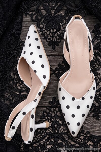 Capone Outfitters Esmerelda Pointed Toe Women's Shoes with Back Strap and Med...