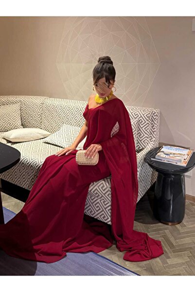 BLOMO فستان سهرة طويل بكورسيه ووشاح درابيه باللون العنابي (البرغندي)