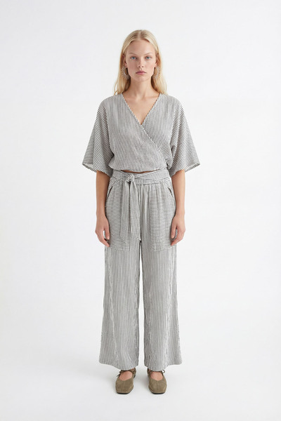 İKİKIZ Crinkle Black Striped Tie-Back Blouse