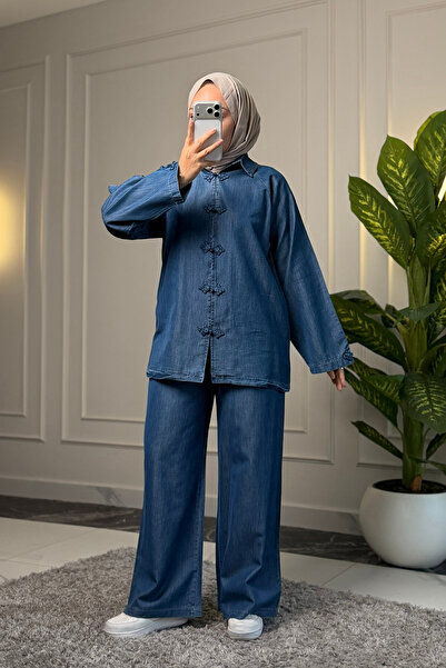 Suede Style 6674 - بدلة أنيقة ومريحة من قماش الدنيم الناعم الرقيق مع تفاصيل أ...