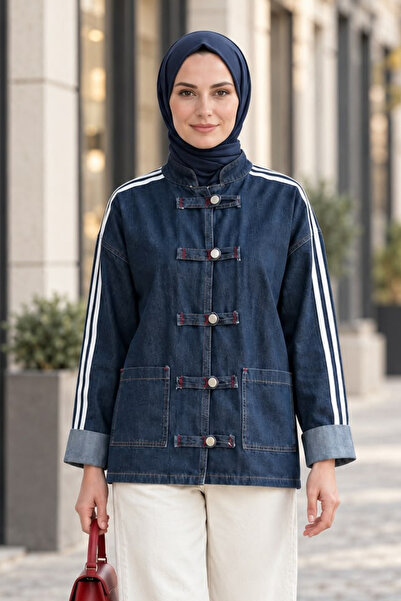 Hb Harma Time Butik سترة نسائية ذات خطوط مفصلة وجيوب بأزرار باللون الأزرق الداكن