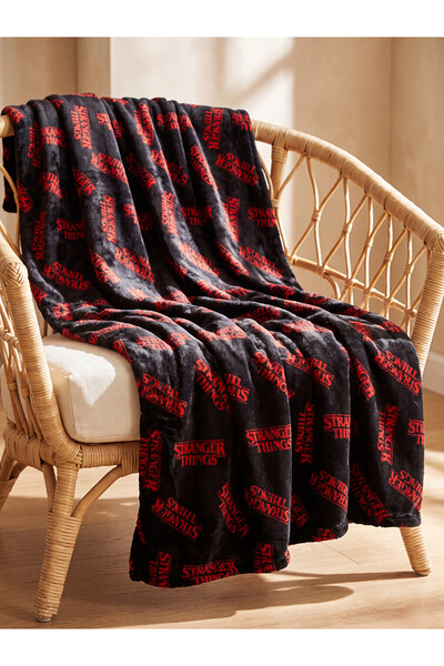 LC Waikiki Rmz Gi̇yi̇m Farkiyla Stranger Things Printed Tv Blanket