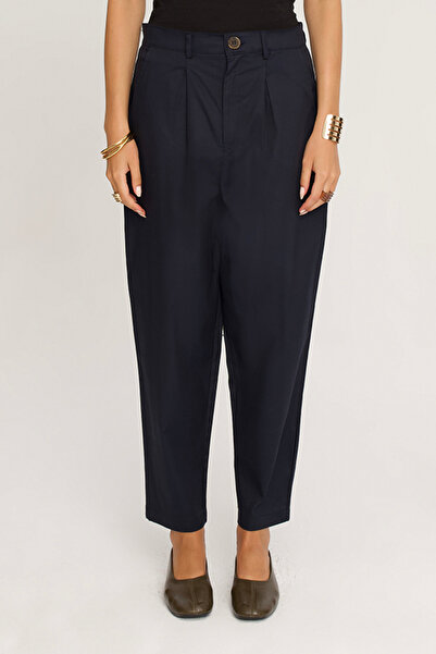 Orfeo Negro Women's Pleated Front Carrot Cut Casual Pants