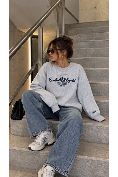 moda paketi Γυναικείο φούτερ oversized με λαιμόκοψη ποδηλάτου, κέντημα μπροστ...