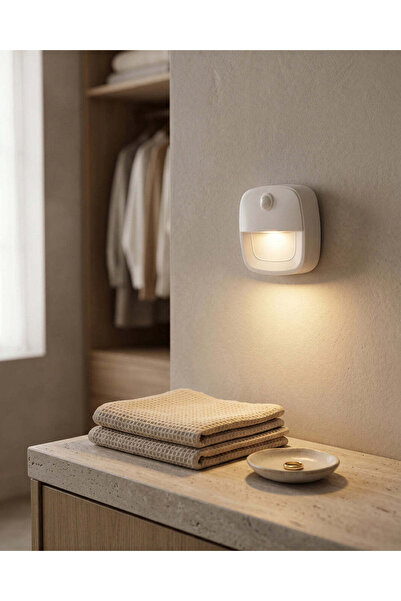 REDTAG ضوء استشعار LED أبيض مربع الشكل مع شريط لاصق مزدوج