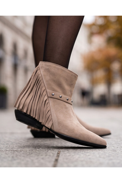 futsi shoes CAMELOT Bej Hakiki Süet Deri Püskül Detaylı Kadın Kısa Topuklu Bot