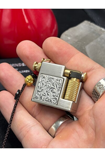 NikaŞ Avuç Kare Mini Retro Vintage İşlemeli Minimal Benzinli Hediyelik Çakmak