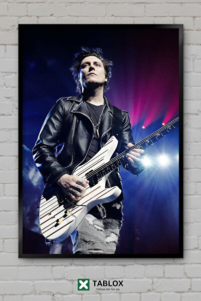 TABLOX Συνιστέρ Γκέιτς, κιθαρίστας των Avenged Sevenfold, με ροκ μέταλ σκελετ...