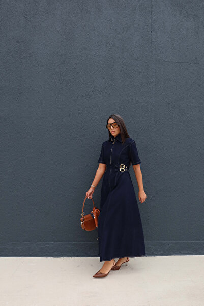 Özge Özgenç Boydan Fermuarlı Tokalı Denim Elbise