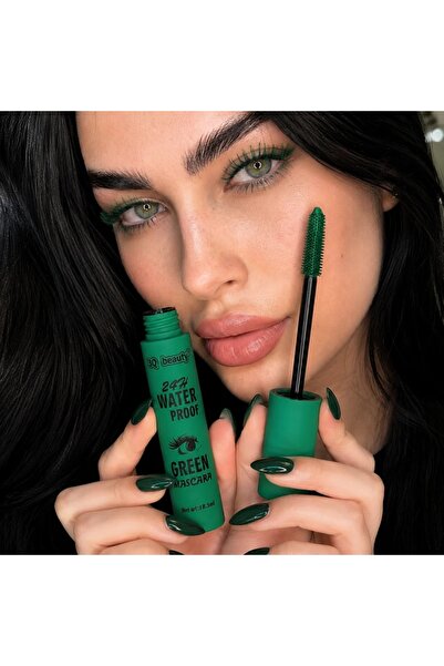 flor beauty مجموعة التجميل المتكاملة باللون الأخضر ماسكارا + كحل كريمي + اضافر لاصقة + طلاء اظافر