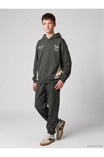 LC Waikiki Rmz Gi̇yi̇m Farkiyla Printed Hooded Boys' Tracksuit Set