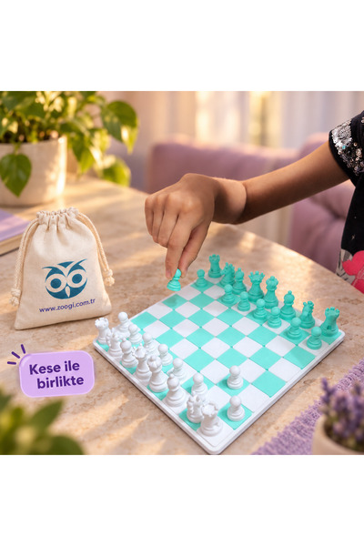Zoogi Mini Satranç Takımı – Özel Tasarım Sevimli Taşlar, 18 × 18 cm