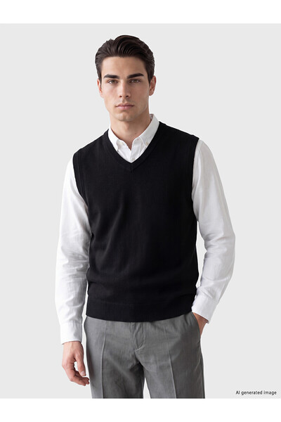 LC Waikiki Nevavm Farkıyla Lcwaikiki Classic Black Knitwear Plain V-Neck Men'...